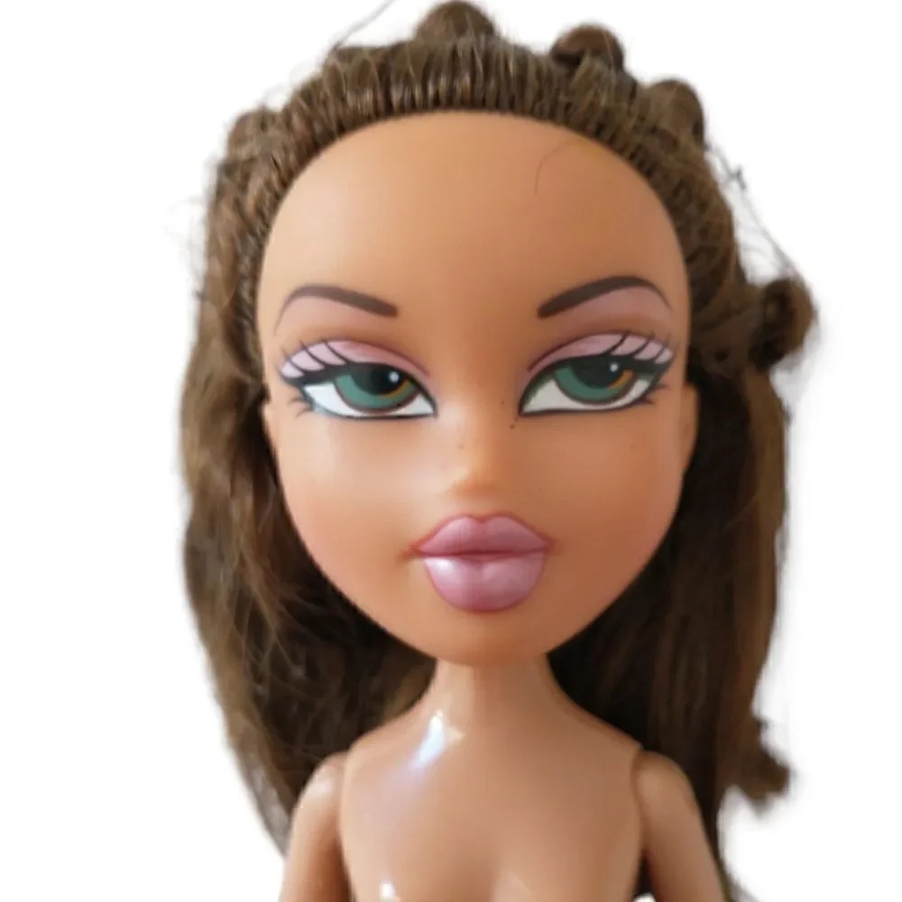 Bratz Style It‎ Yasmin Hippie Chic Doll Nude No Feet Clothes Green Blue Eyes
